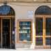 Ci dirigiamo ora nella non lontana via Nicolai, ad angolo con  via Cairoli. Qui, di fronte allex Palazzo delle Poste, si trova in un sobrio palazzo giallino la casa editrice Cacucci